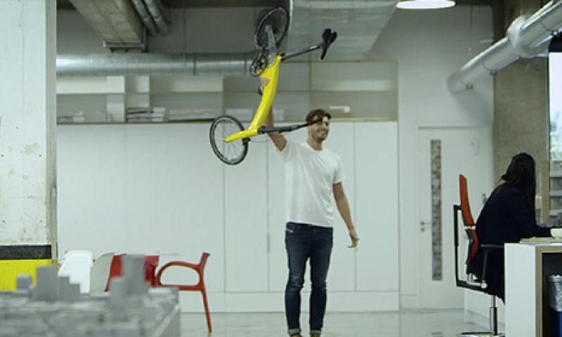 Video: Deze vouwfiets weegt bijna niets