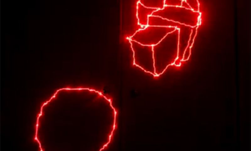 Light Painting robot fleurt feestjes op