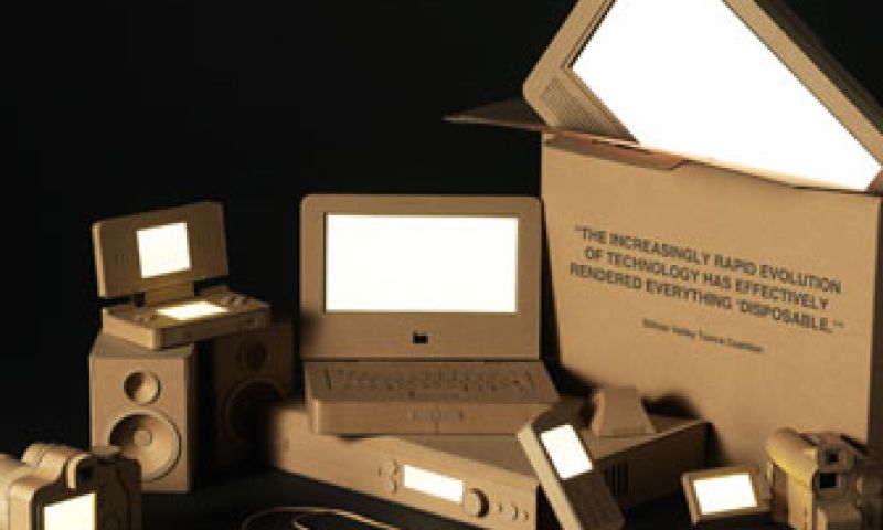 Kartonnen laptops en telefoons