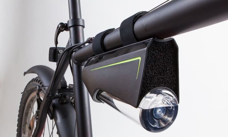 Deze fles maakt drinkwater van lucht