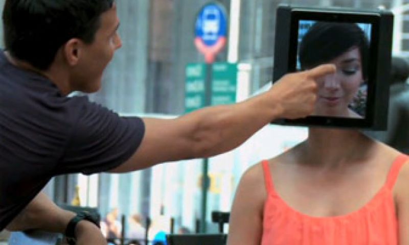 iPad Head Girl promoot Cosmo For Guys