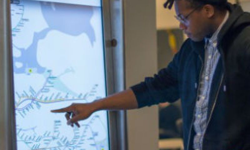 New Yorkse metro krijgt grote touchscreens met internet