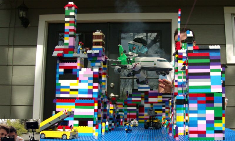 Video van de dag: LEGO-vliegtuigcrash in slow motion