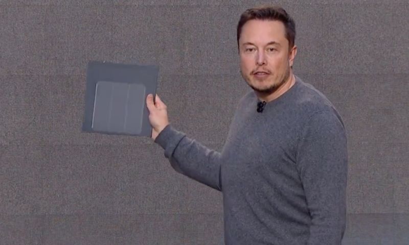 Musk: zonnepaneel-dakpan goedkoper dan normale dakpan