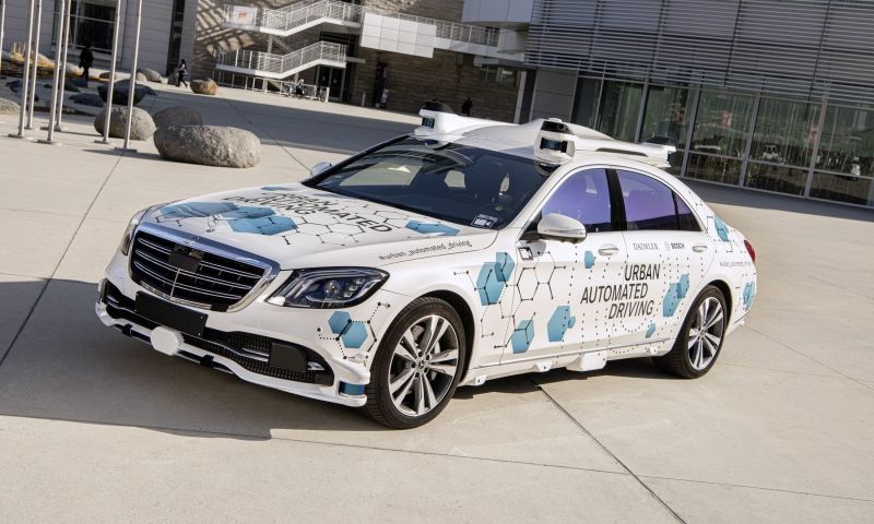 Zelfrijdende auto's Mercedes en Bosch de weg op voor tests