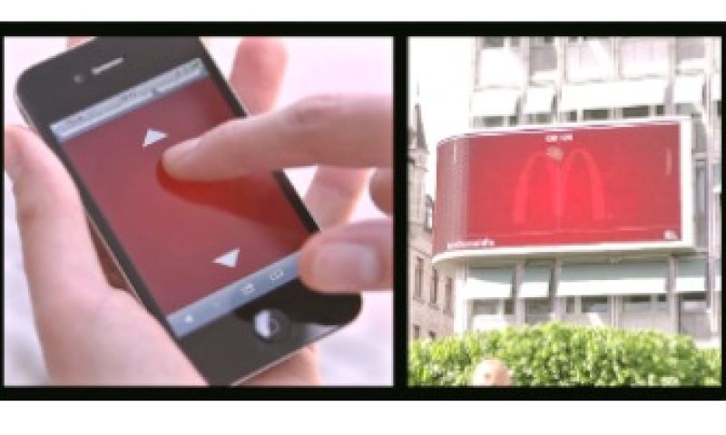 Pong spelen op een billboard  