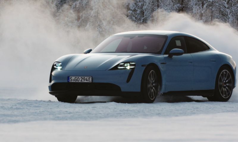 Getest: met de elektrische Porsche Taycan 4S door de sneeuw