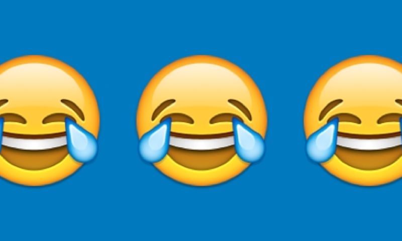 De huilen-van-het-lachen-emoji is 'Engels woord van het jaar'