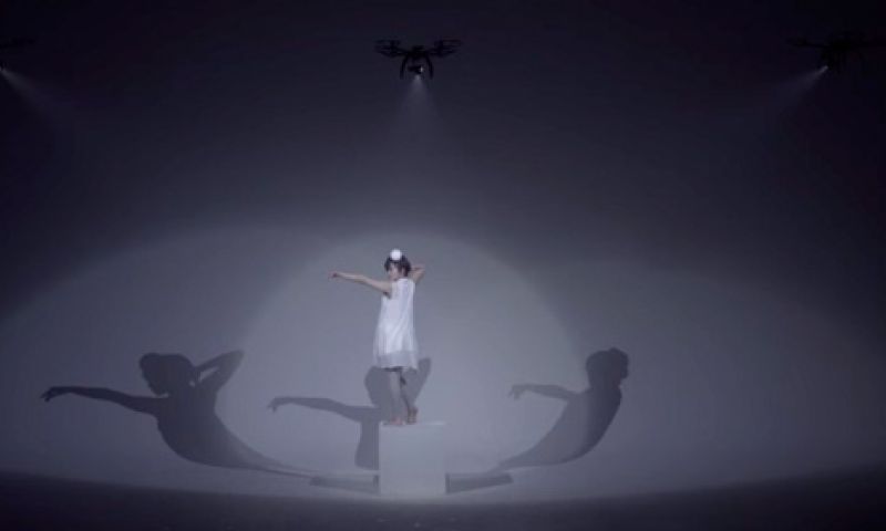 Drones zetten danseres in de spotlights