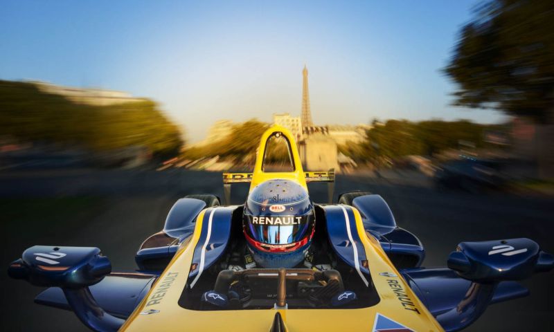 Elektrische race door de straten van Parijs