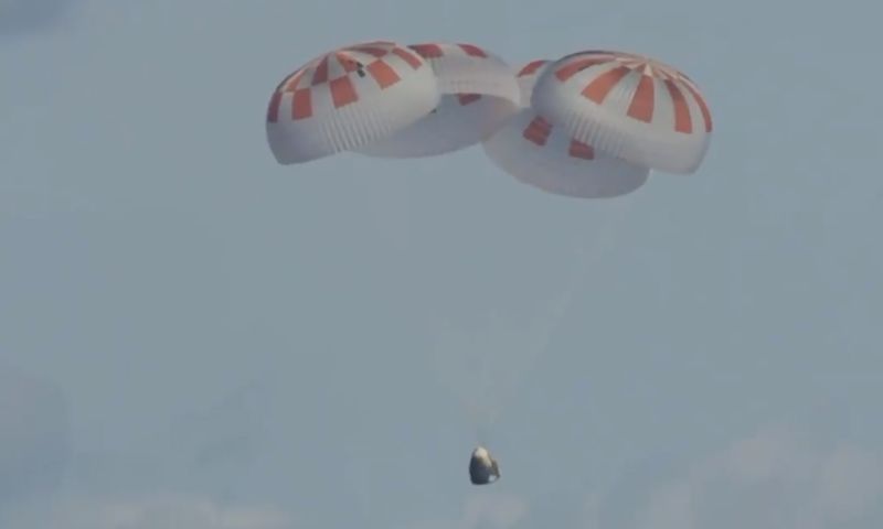 Ruimteschip van SpaceX landt weer op aarde