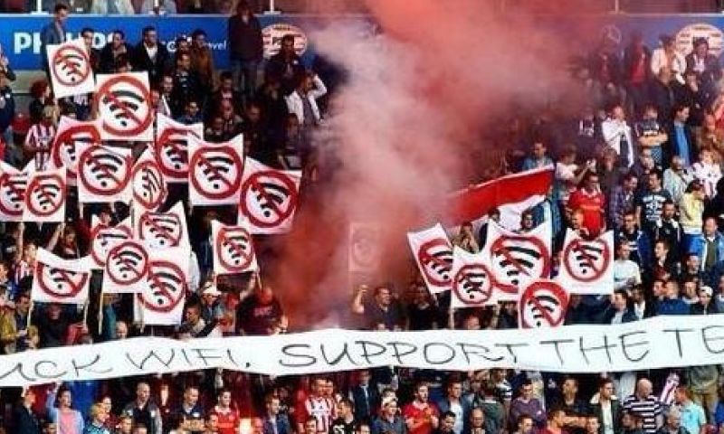 PSV-aanhang is woest om wifi