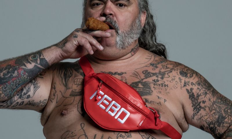 febo festivaloutfit met fanny pack snacktasje