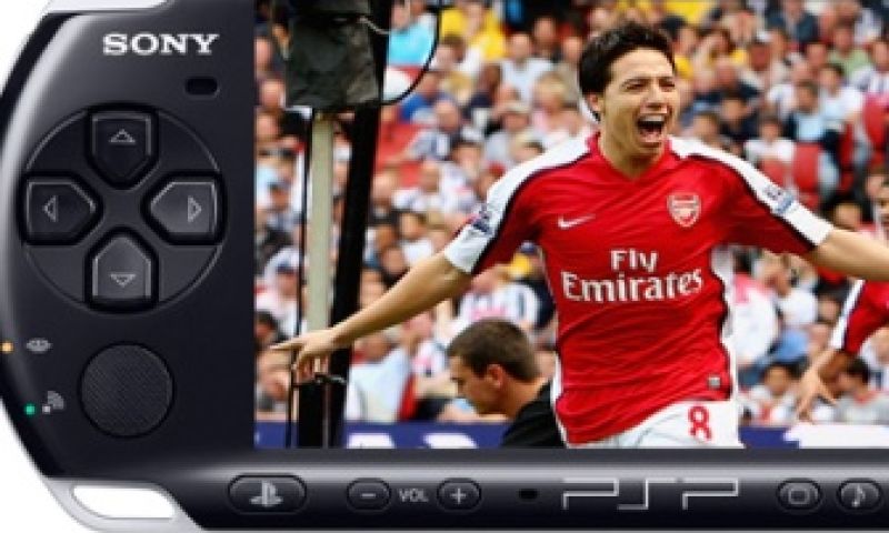 Voetbalfans kijken goals live op de PSP