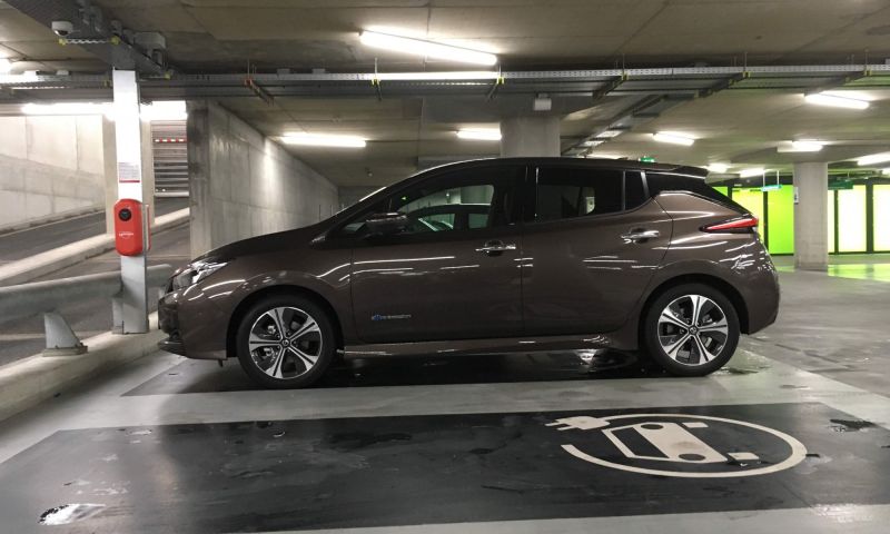 Helft Nederlanders overweegt elektrische auto