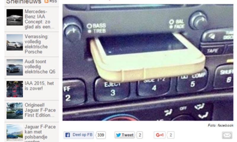 Media trappen massaal in iPhone-in-cassettedeck-hoax