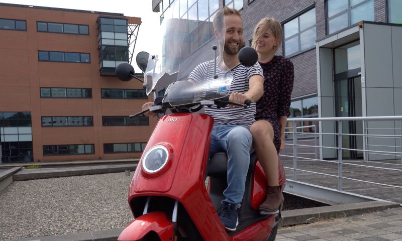 niu scooter elektrisch n1s  e-scooter vespa kilometer prijs