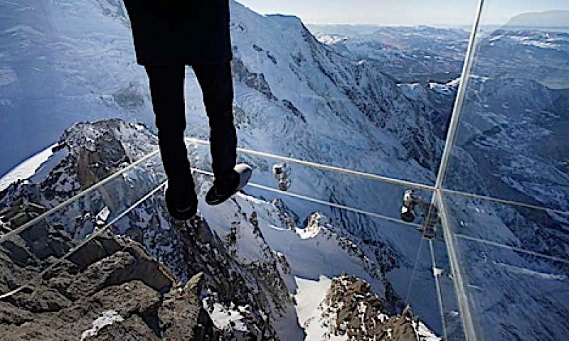Zou jij durven? Stap in het gat op 3842 meter hoogte