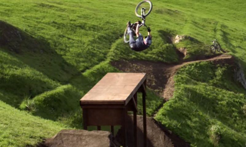 Video: prachtige mountainbike-stunts zijn bijna 'zen'