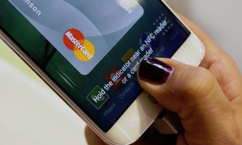 Samsung kondigt grotere S6 Edge aan, Note 5 niet naar NL