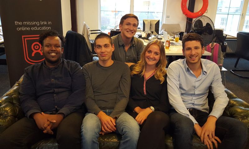 Nederlandse startup voorkomt spieken bij thuis tentamens maken