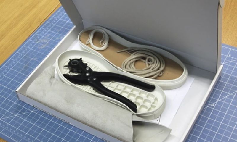 Maak je eigen sneakers in één dag met deze 'Nederlandse' kit