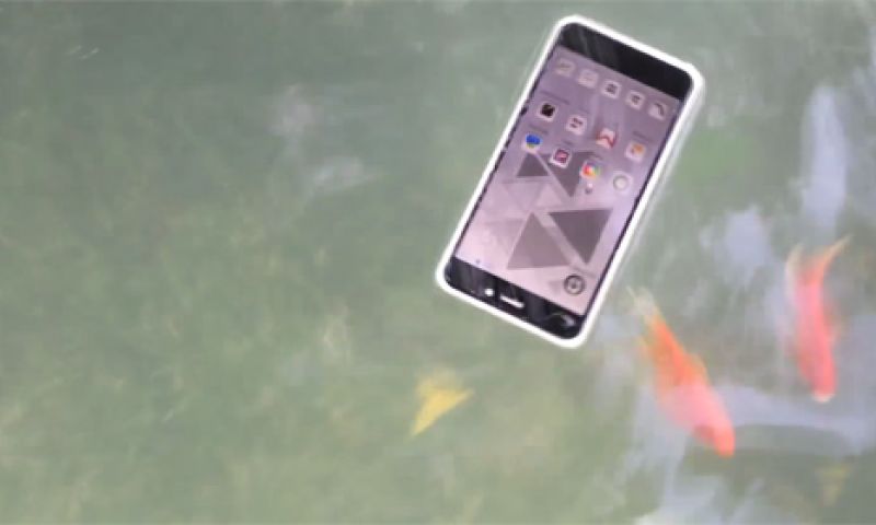 Deze smartphone blijft drijven