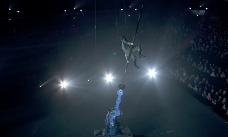 Video: acrobatiek met een robotarm