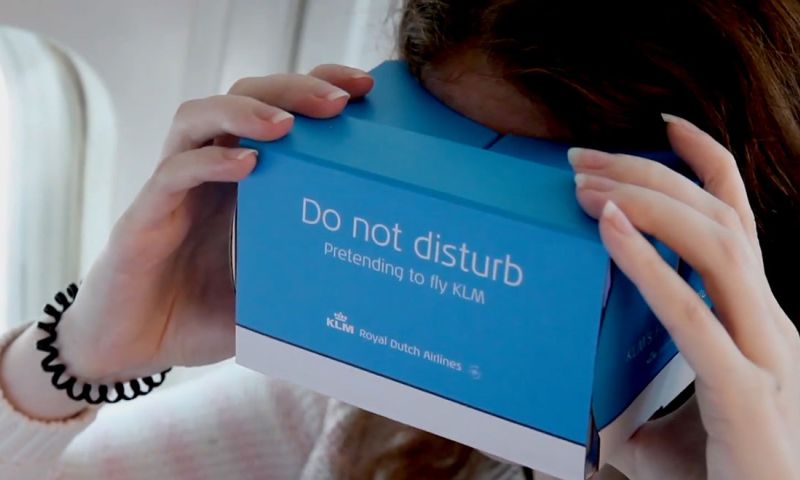 KLM trollt budgetmaatschappijen met VR-brillen