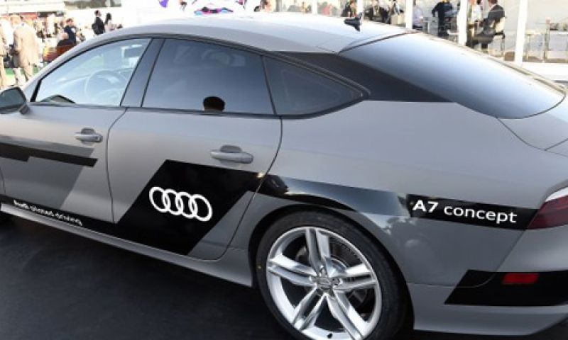 Racewedstrijd met zelfrijdende auto's in 2016