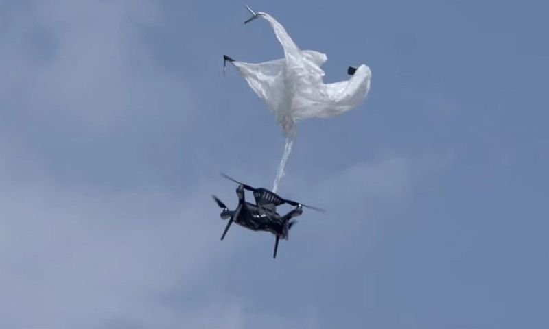 Parachute zorgt dat drone niet in stukken valt