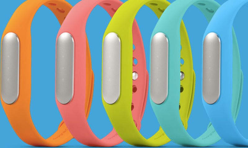 Deze slimme fitness-armband kost maar een tientje