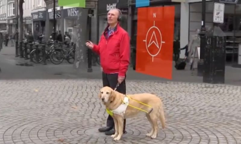 Koptelefoon Microsoft wijst blinden de weg