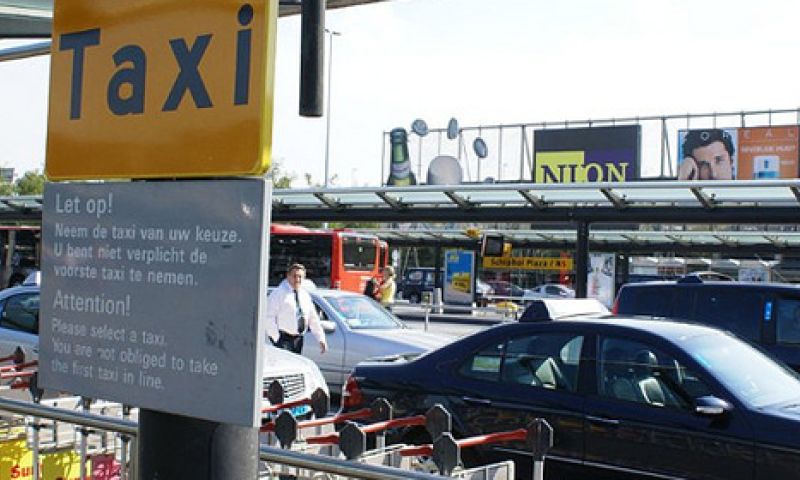 Uber stort zich op vliegvelden en jonge kinderen