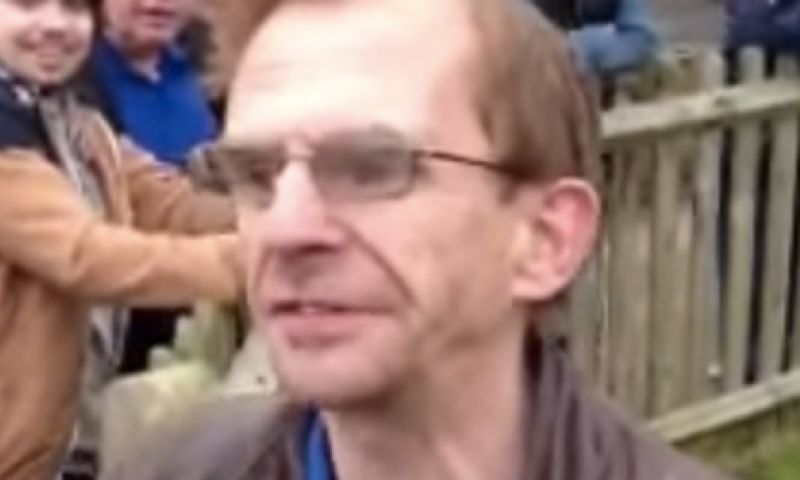 Voetbalgekkie uit Youtube-viral scoort top 3-hit in UK