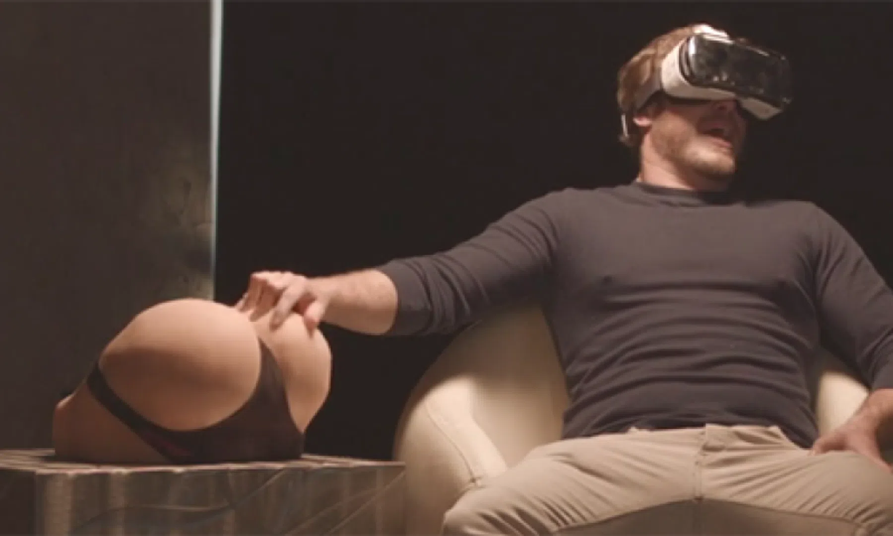 Nieuw: een twerkende robotkont mèt Virtual Reality-ervaring