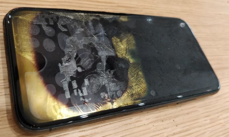 iPhone X ontploft in jaszak van Nederlander