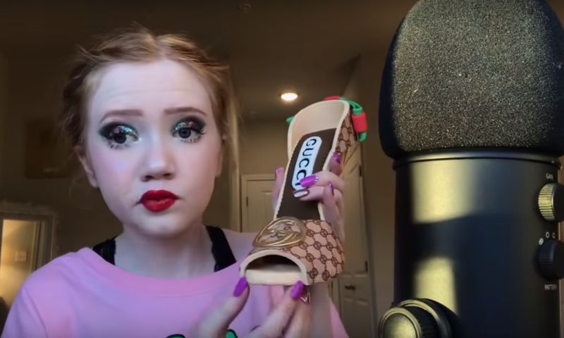 'ASMR-meisje van 13 verdient 1000 dollar per dag met video's'