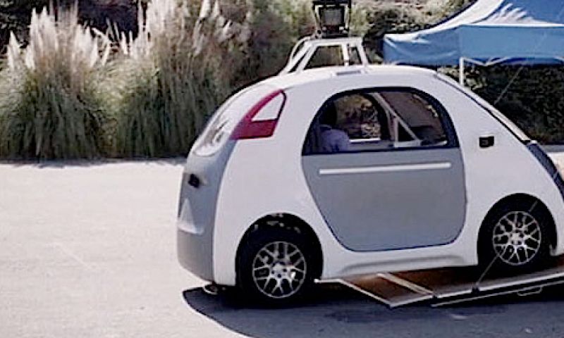 Google zoekt partner om zelfrijdende auto maken