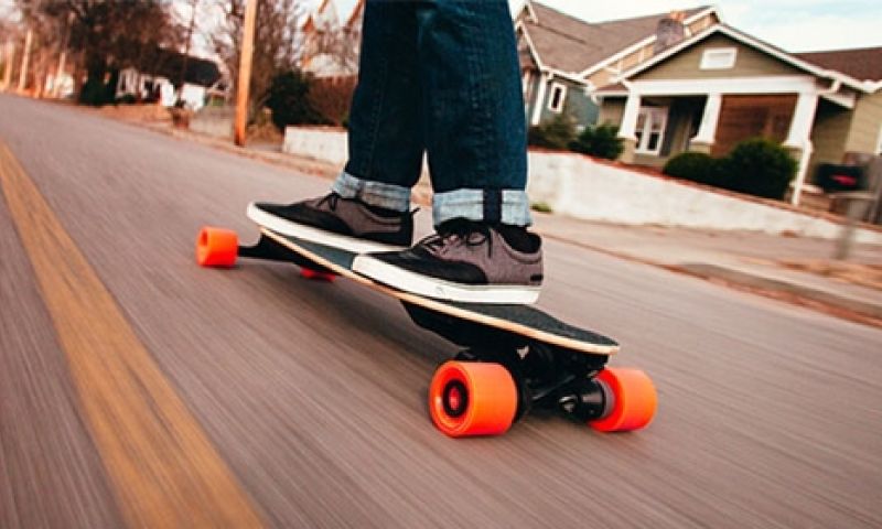 Au! Hackers laten skaters van elektrische skateboards vallen