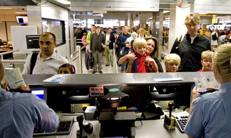 Man met vals paspoort gepakt door gezichtsvergelijking