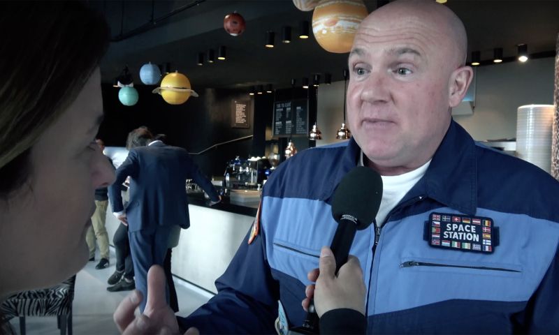Virtueel de ruimte in met André Kuipers en AH