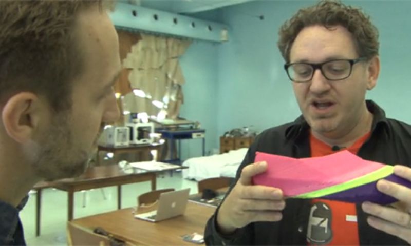 Bekijk aflevering 2 van Bright TV