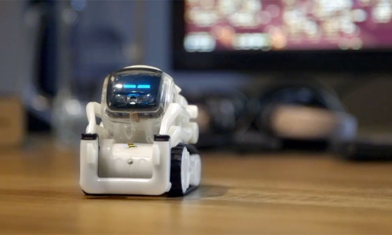 Deze robot is een kruising tussen Furby en Wall-E