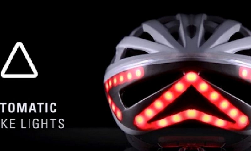 Fietshelm met remlicht en richtingaanwijzer