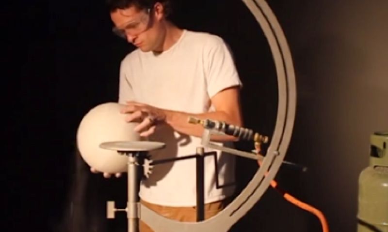 Meubelbeurs Milaan: Ontwerpers pakken de productie terug