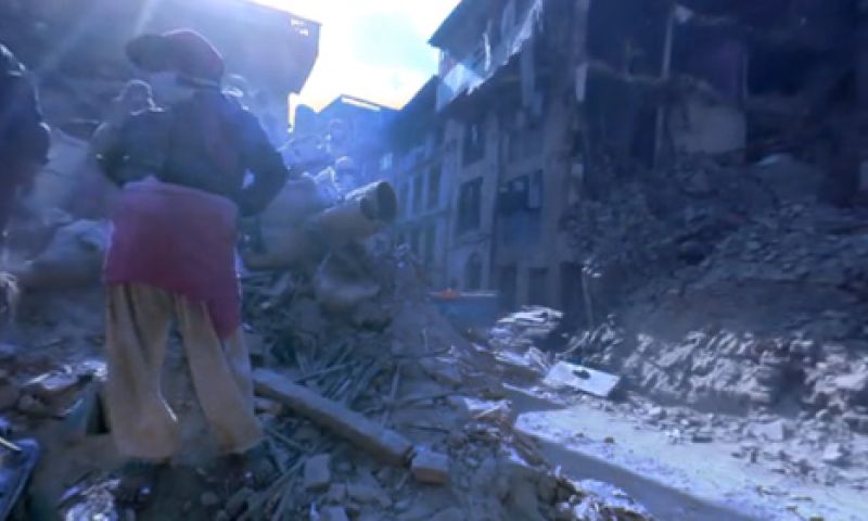 In deze 360 graden-docu sta je tussen het puin in Nepal