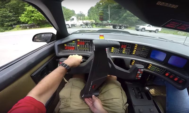 Video: Rijden in Knight Riders KITT is vrij waardeloos