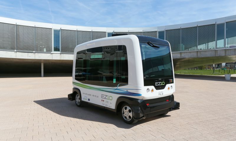 Wereldprimeur: robotauto zonder stuur gaat de weg op in Wageningen