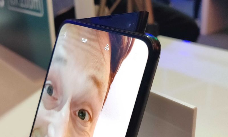 Oppo Reno met schuine popup-selfiecamera kost 499 euro